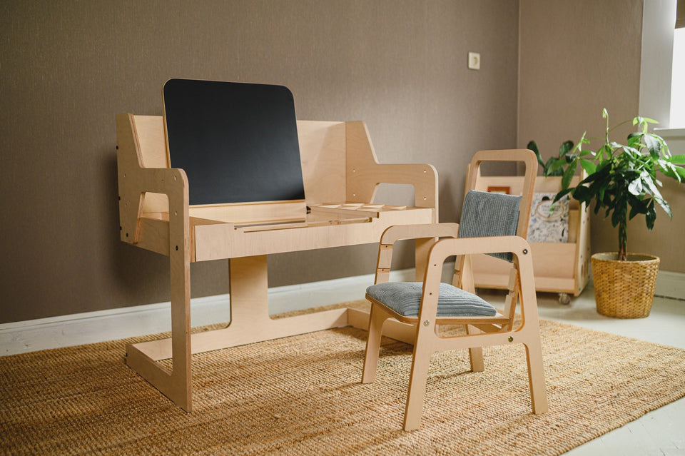 Multisensory Art Table/Desk Luula